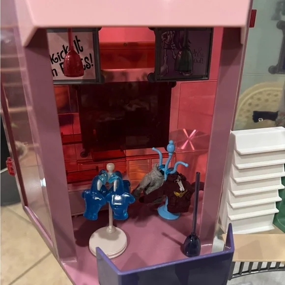 Vintage Y2K MGA Bratz Mall Doll‎ Playset with Accessories